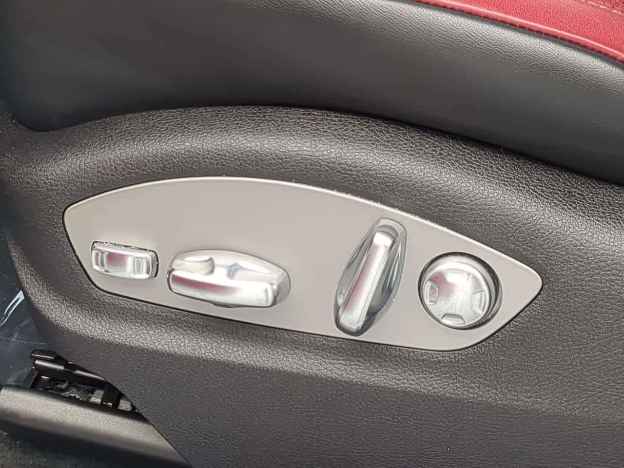 Thumbnail: 2024 Porsche Macan - 18