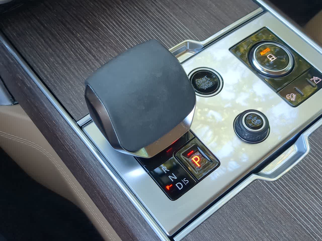 Thumbnail: 2023 Land Rover Range Rover - 32