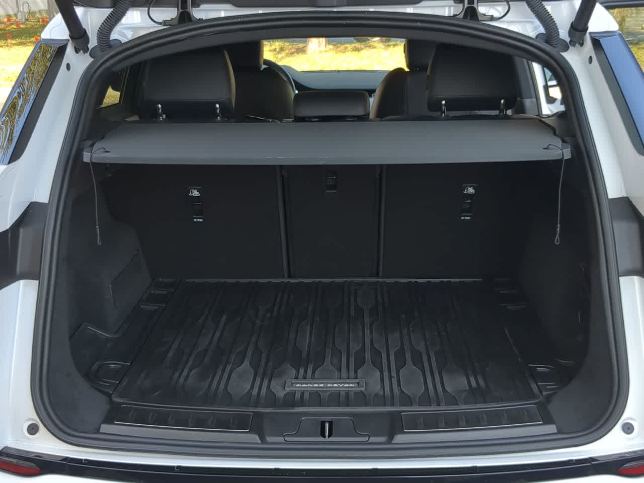 Thumbnail: 2026 Land Rover Range Rover Evoque - 36