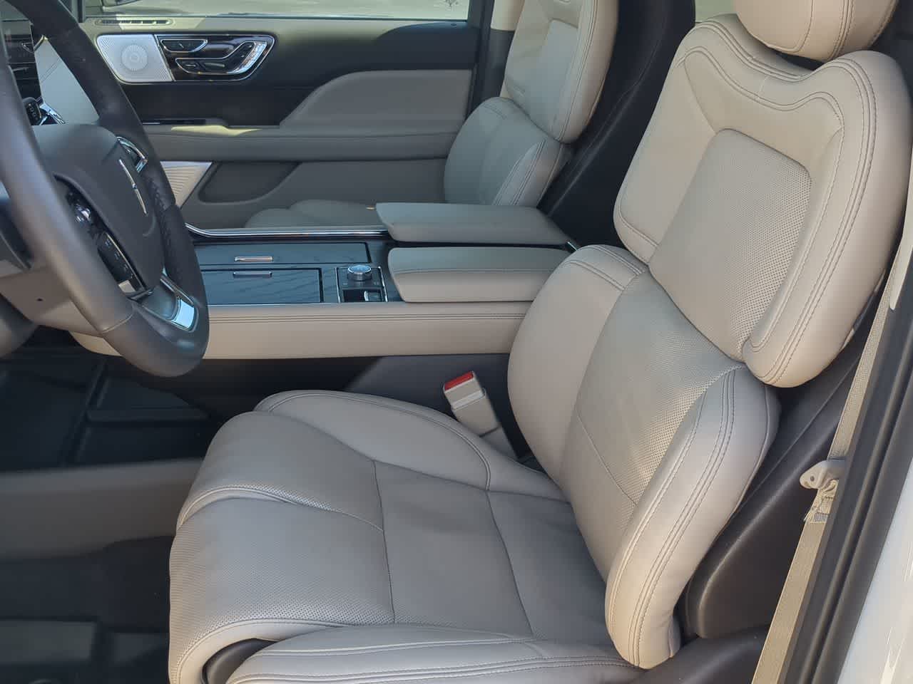 Thumbnail: 2024 Lincoln Navigator - 15