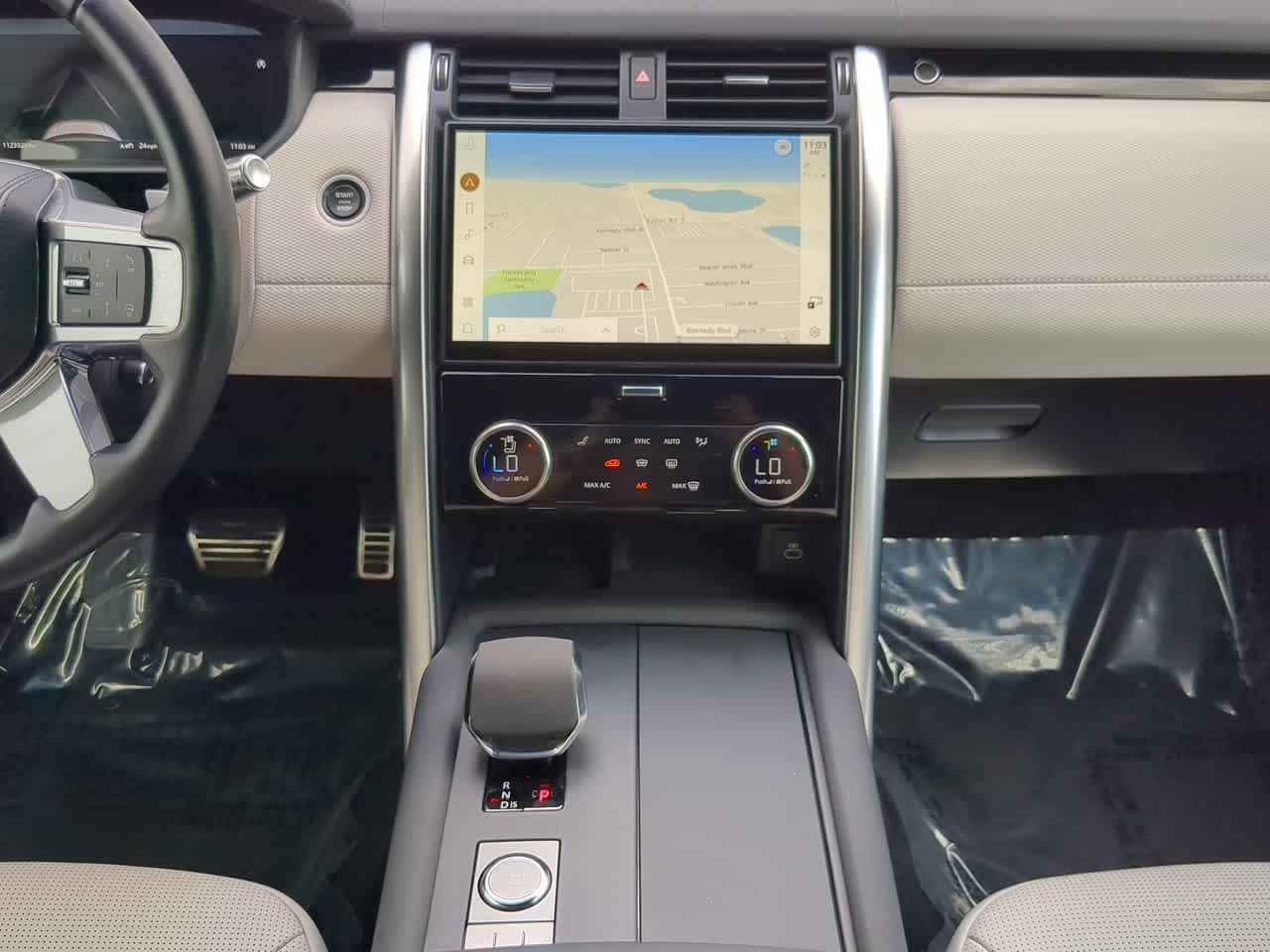 Thumbnail: 2022 Land Rover Discovery - 29