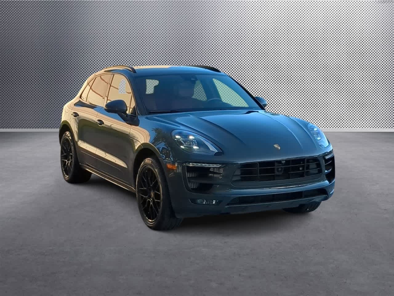 Thumbnail: 2018 Porsche Macan - 2