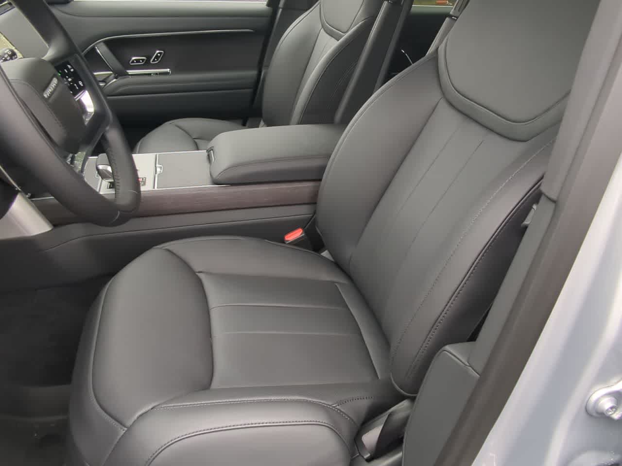 Thumbnail: 2025 Land Rover Range Rover - 16