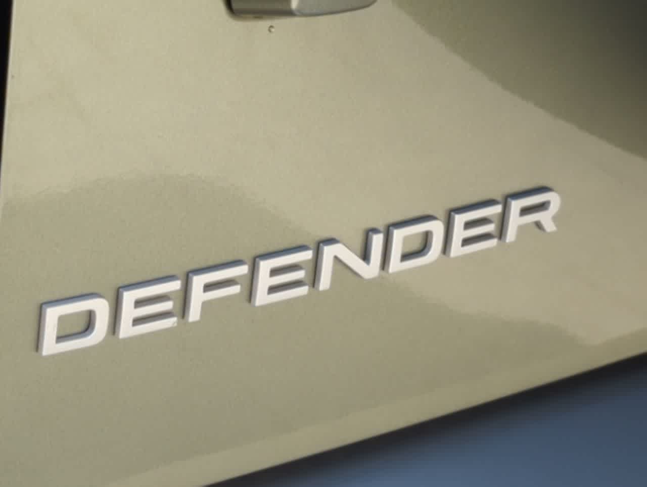 2024 Land Rover Defender  13