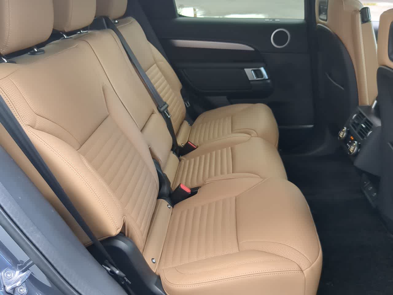 Thumbnail: 2025 Land Rover Discovery - 21