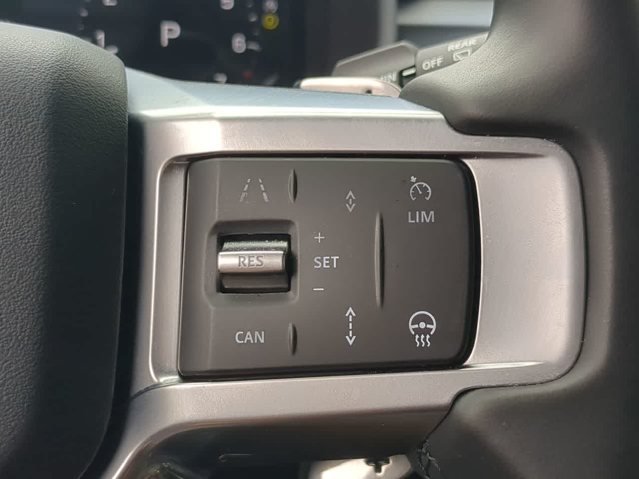 Thumbnail: 2025 Land Rover Discovery - 26