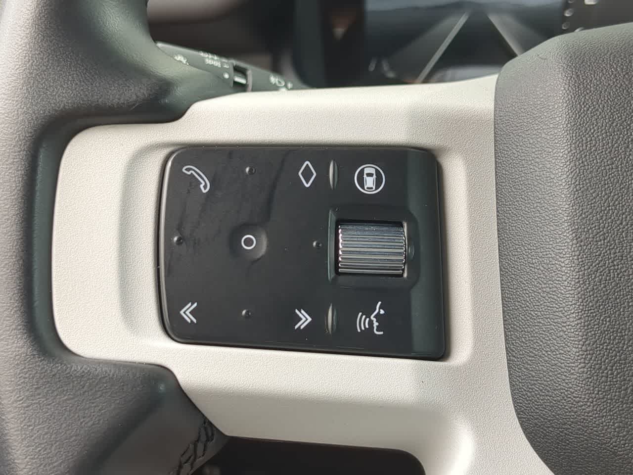 Thumbnail: 2025 Land Rover Defender - 25