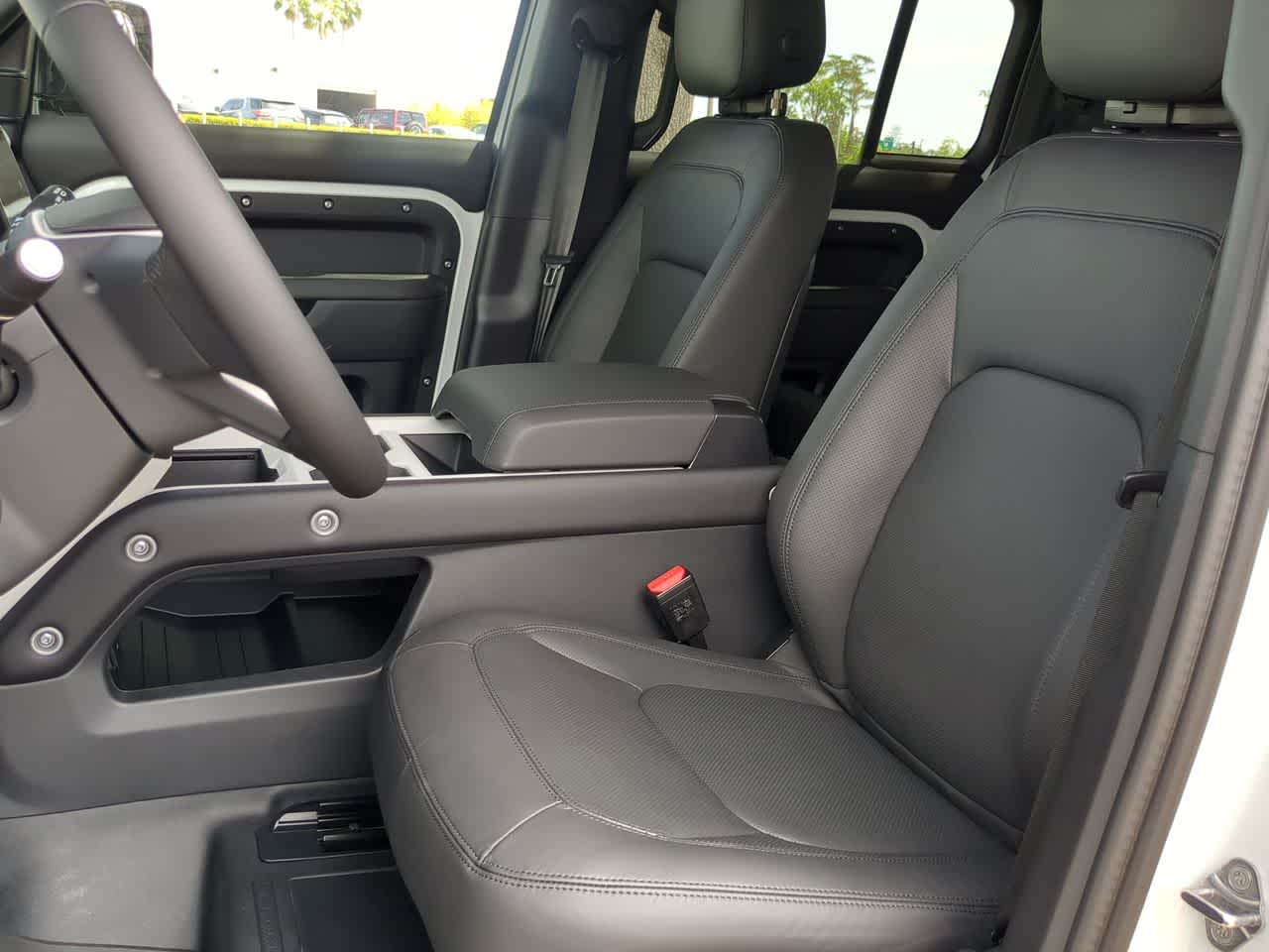 Thumbnail: 2025 Land Rover Defender - 17