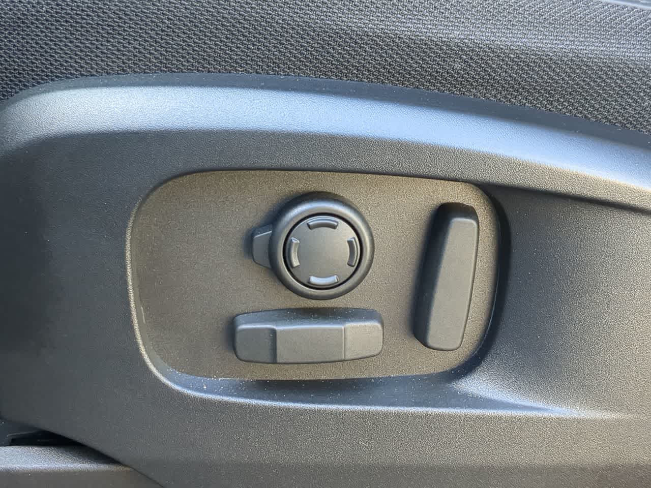 Thumbnail: 2024 Land Rover Defender - 17