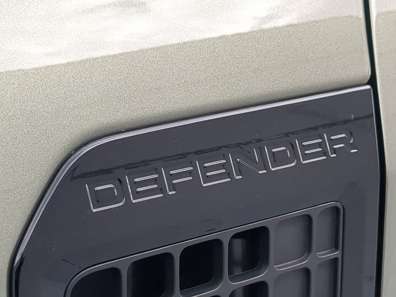 Thumbnail: 2025 Land Rover Defender - 13