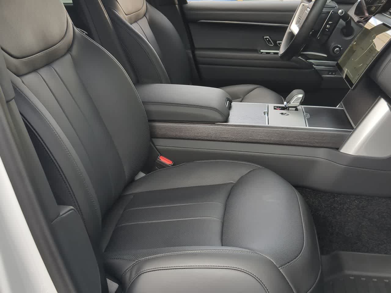 Thumbnail: 2025 Land Rover Range Rover - 24