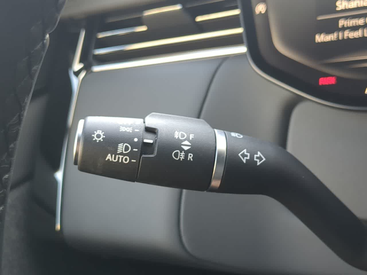 Thumbnail: 2025 Land Rover Range Rover Sport - 27