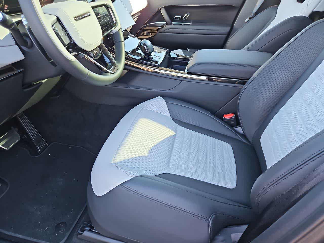 Thumbnail: 2025 Land Rover Range Rover Sport - 14