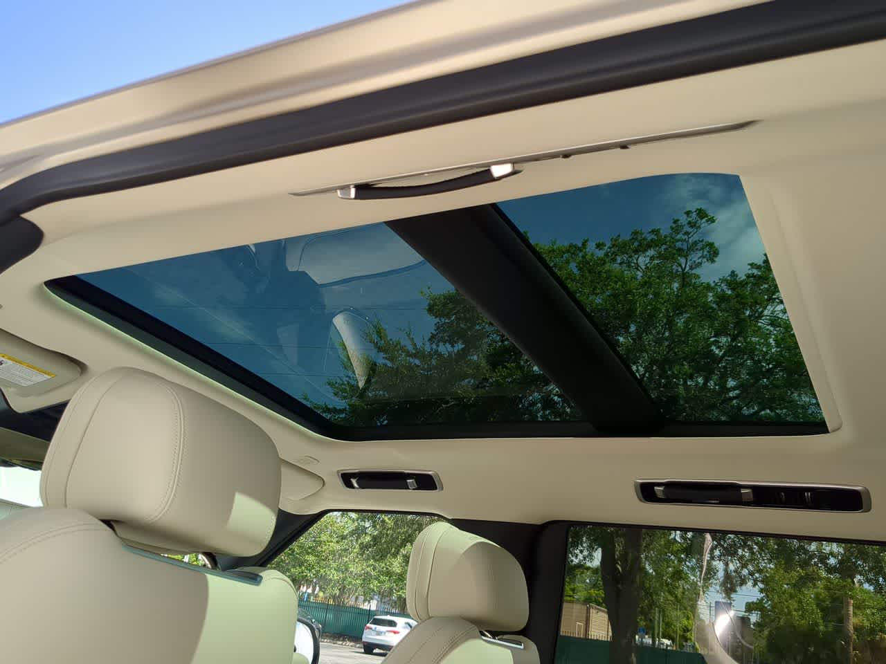 Thumbnail: 2025 Land Rover Range Rover - 22