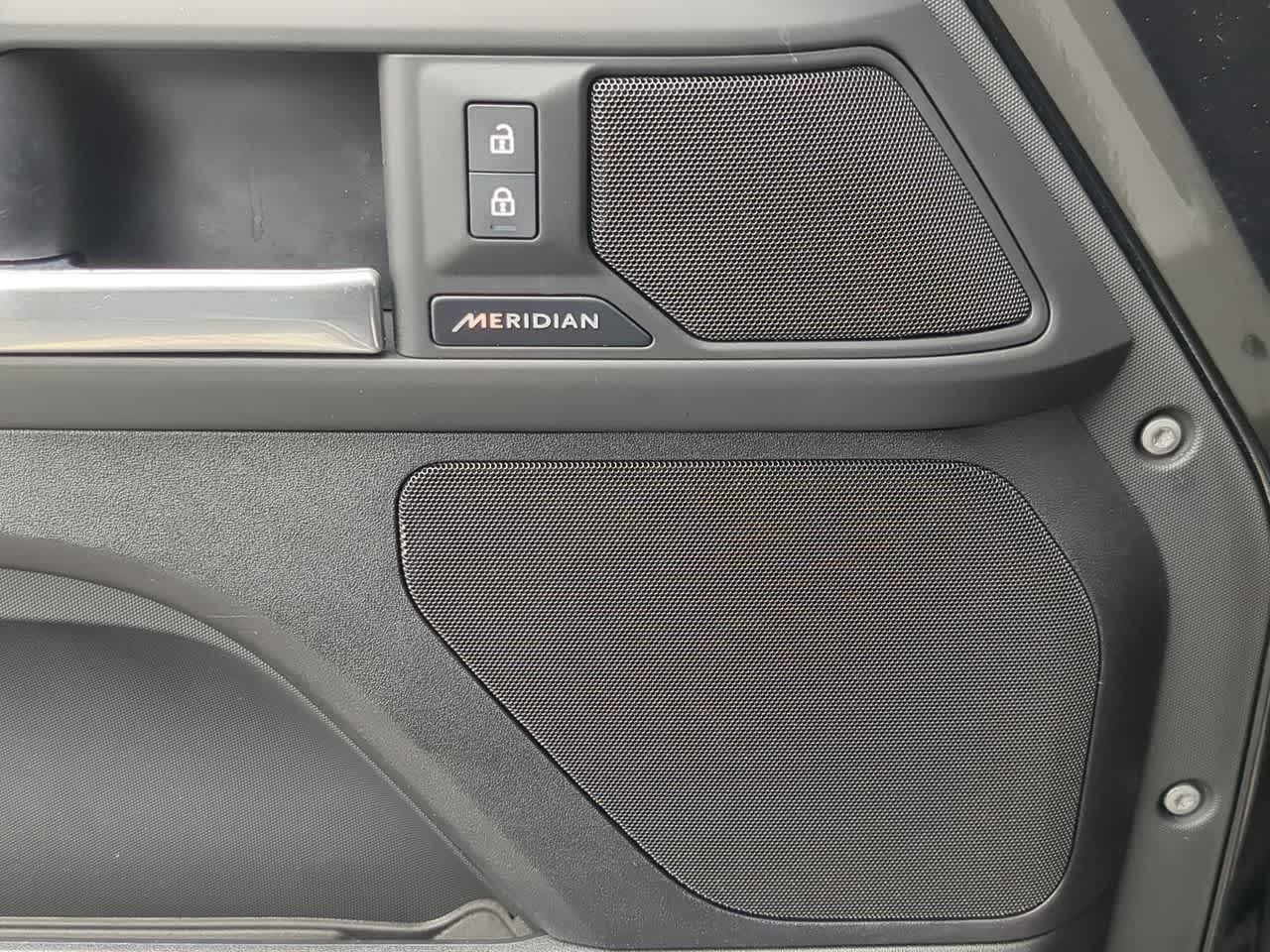 Thumbnail: 2025 Land Rover Defender - 31