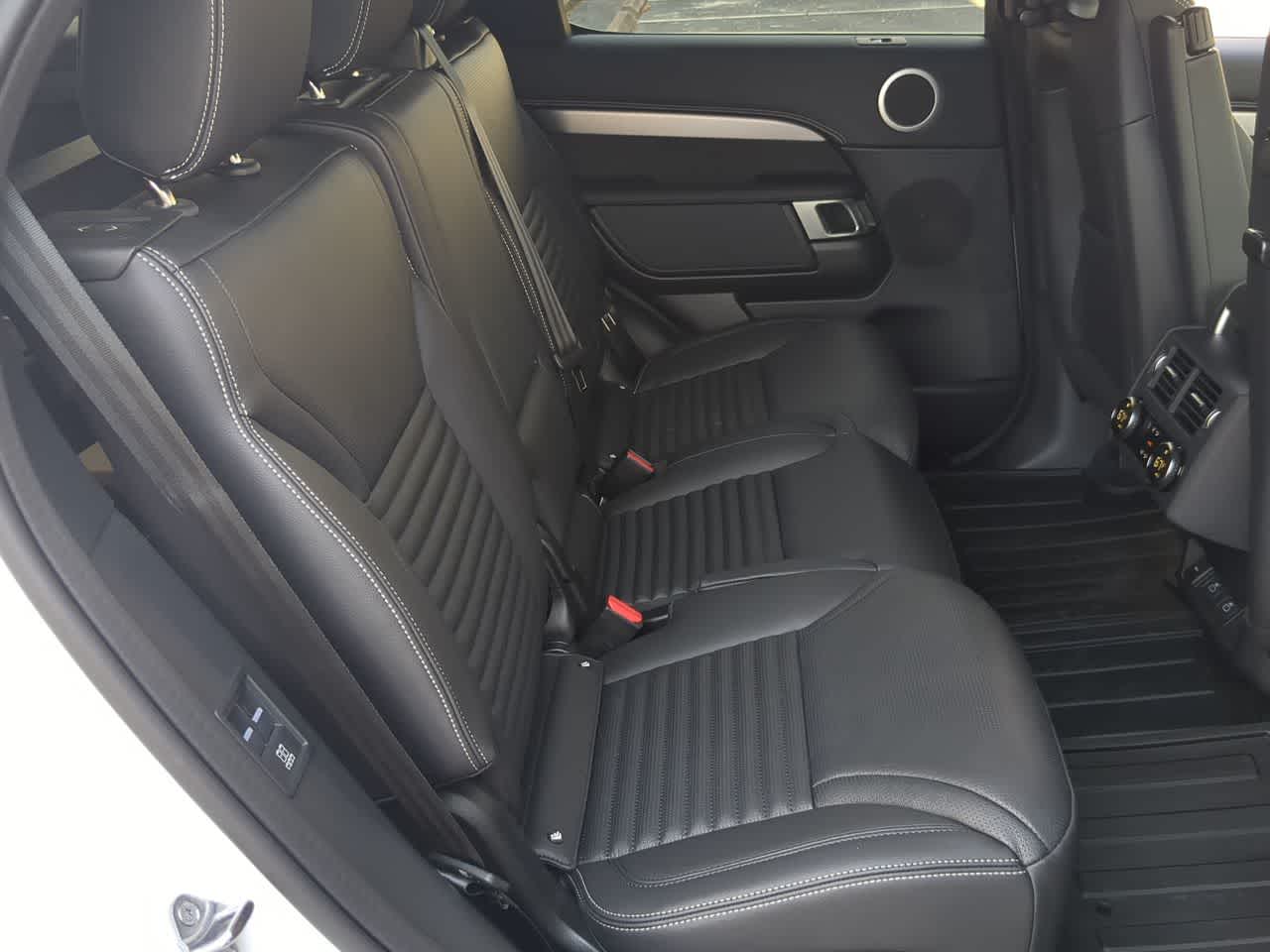 Thumbnail: 2026 Land Rover Discovery - 22