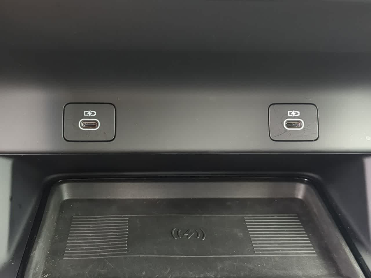 Thumbnail: 2025 Land Rover Discovery Sport - 32