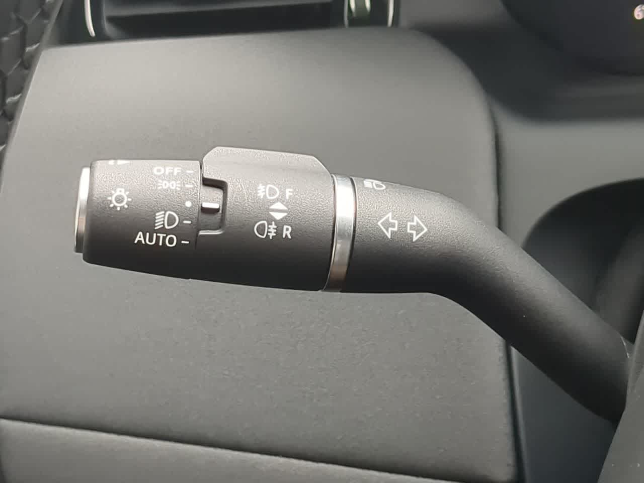 Thumbnail: 2025 Land Rover Discovery Sport - 25