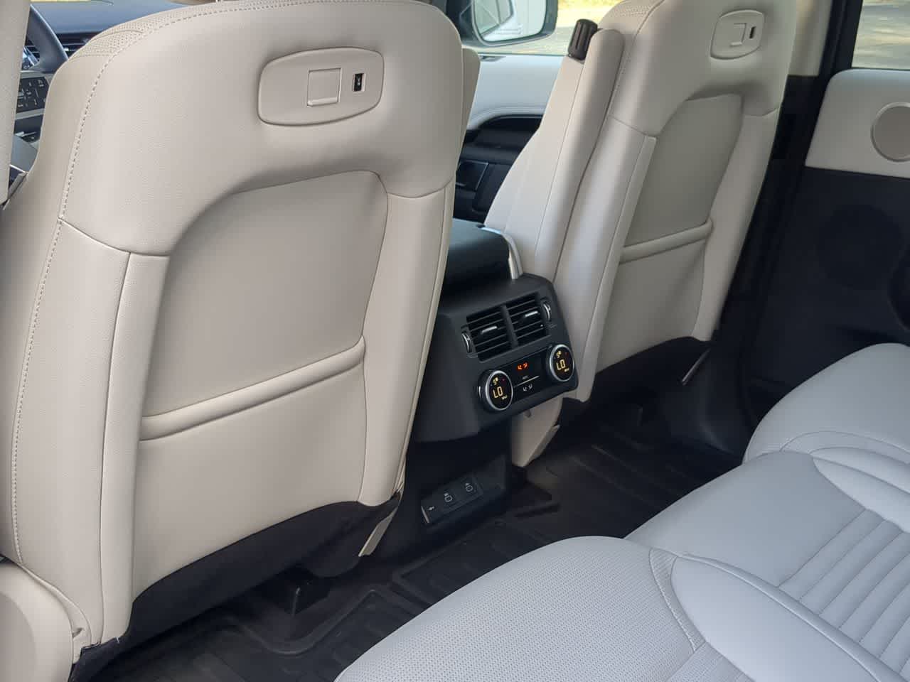 Thumbnail: 2025 Land Rover Discovery - 18