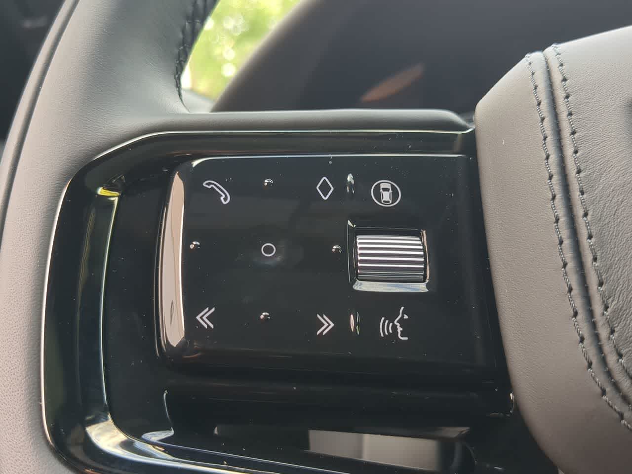 Thumbnail: 2026 Land Rover Range Rover Velar - 26