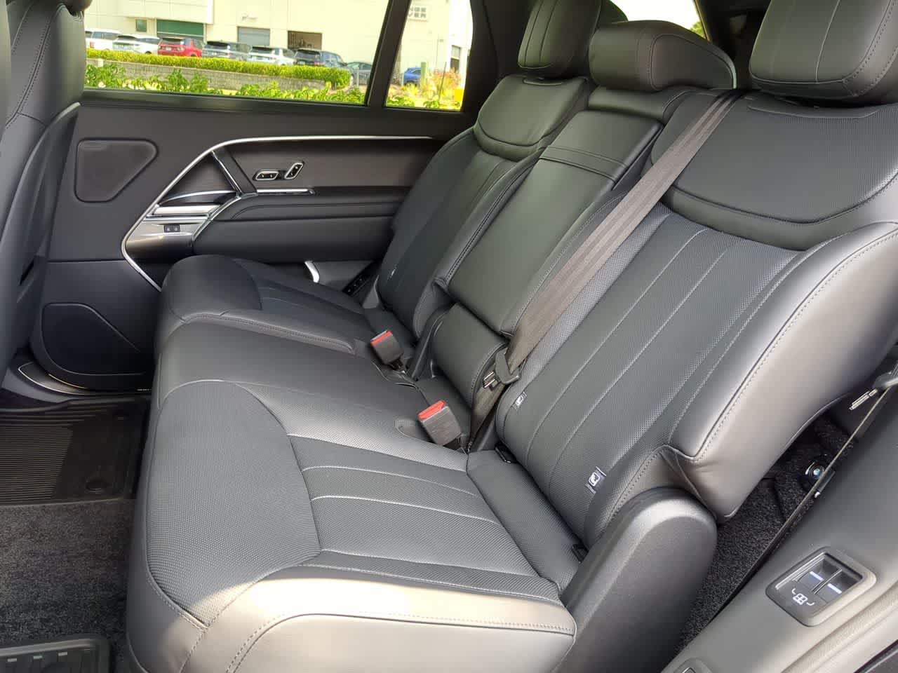 2025 Land Rover Range Rover SE 20