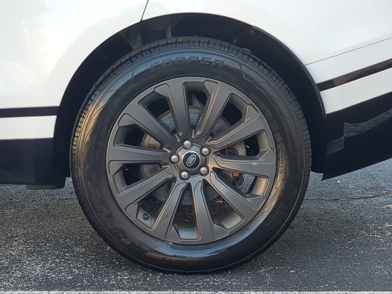 Thumbnail: 2020 Land Rover Range Rover Velar - 14