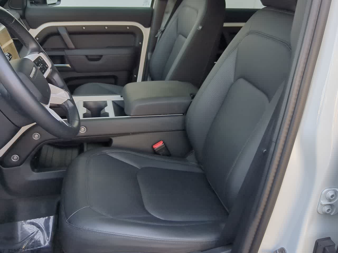 Thumbnail: 2025 Land Rover Defender - 17