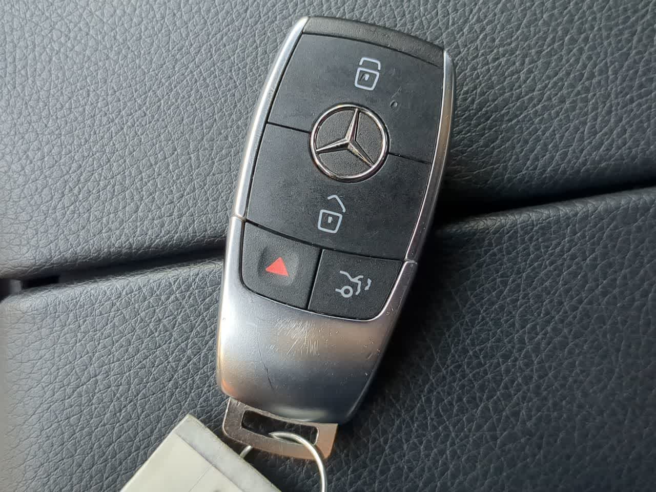Thumbnail: 2022 Mercedes-Benz GLC - 34