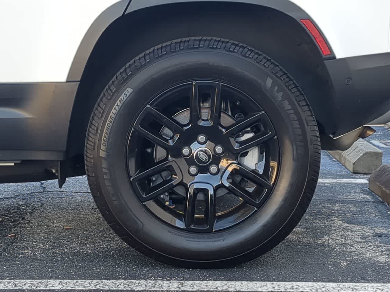 Thumbnail: 2025 Land Rover Defender - 14