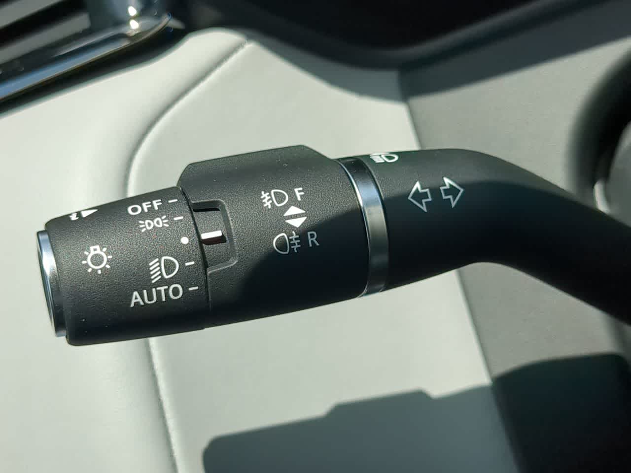 Thumbnail: 2026 Land Rover Range Rover Velar - 28