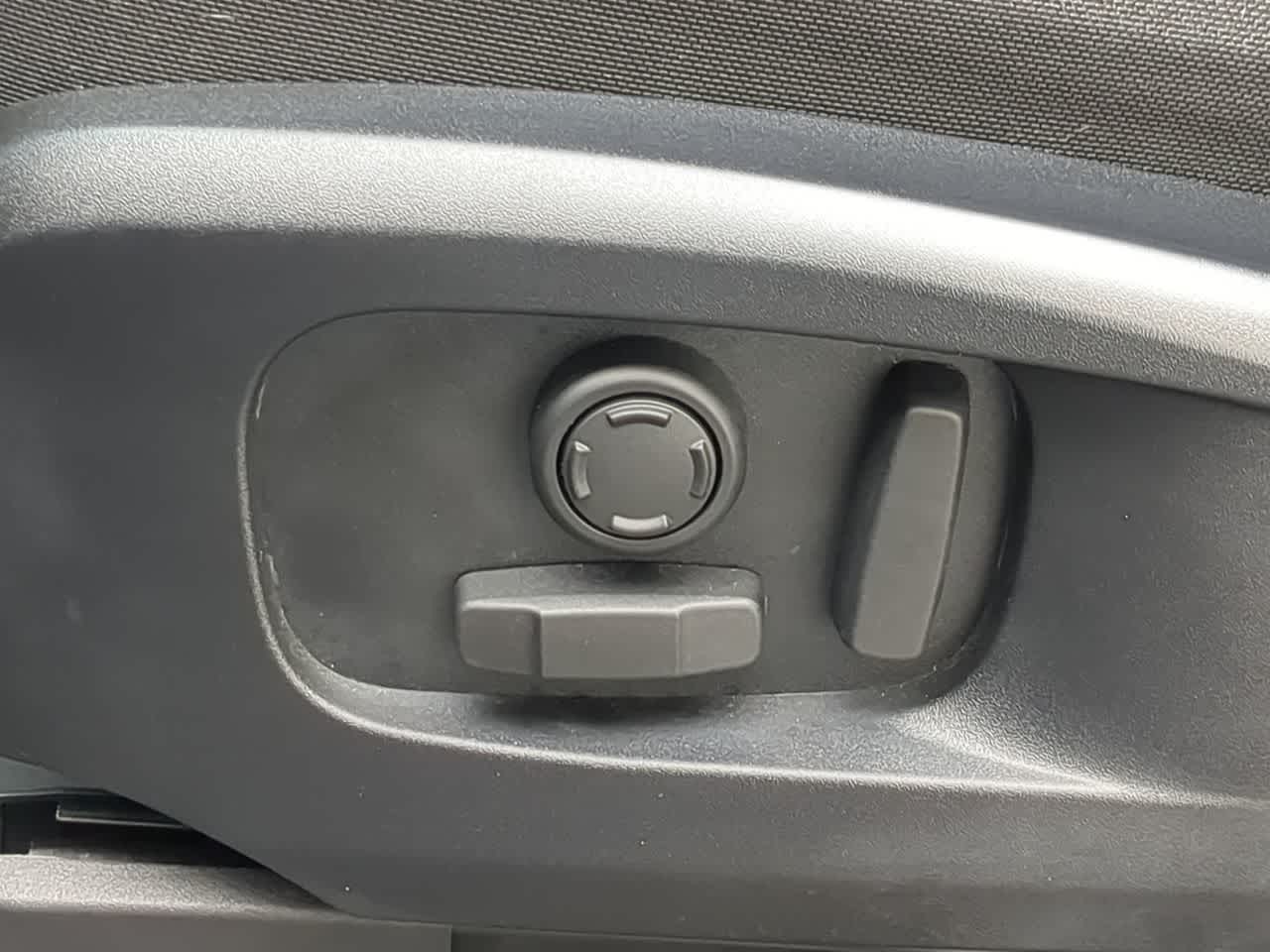 Thumbnail: 2025 Land Rover Defender - 17