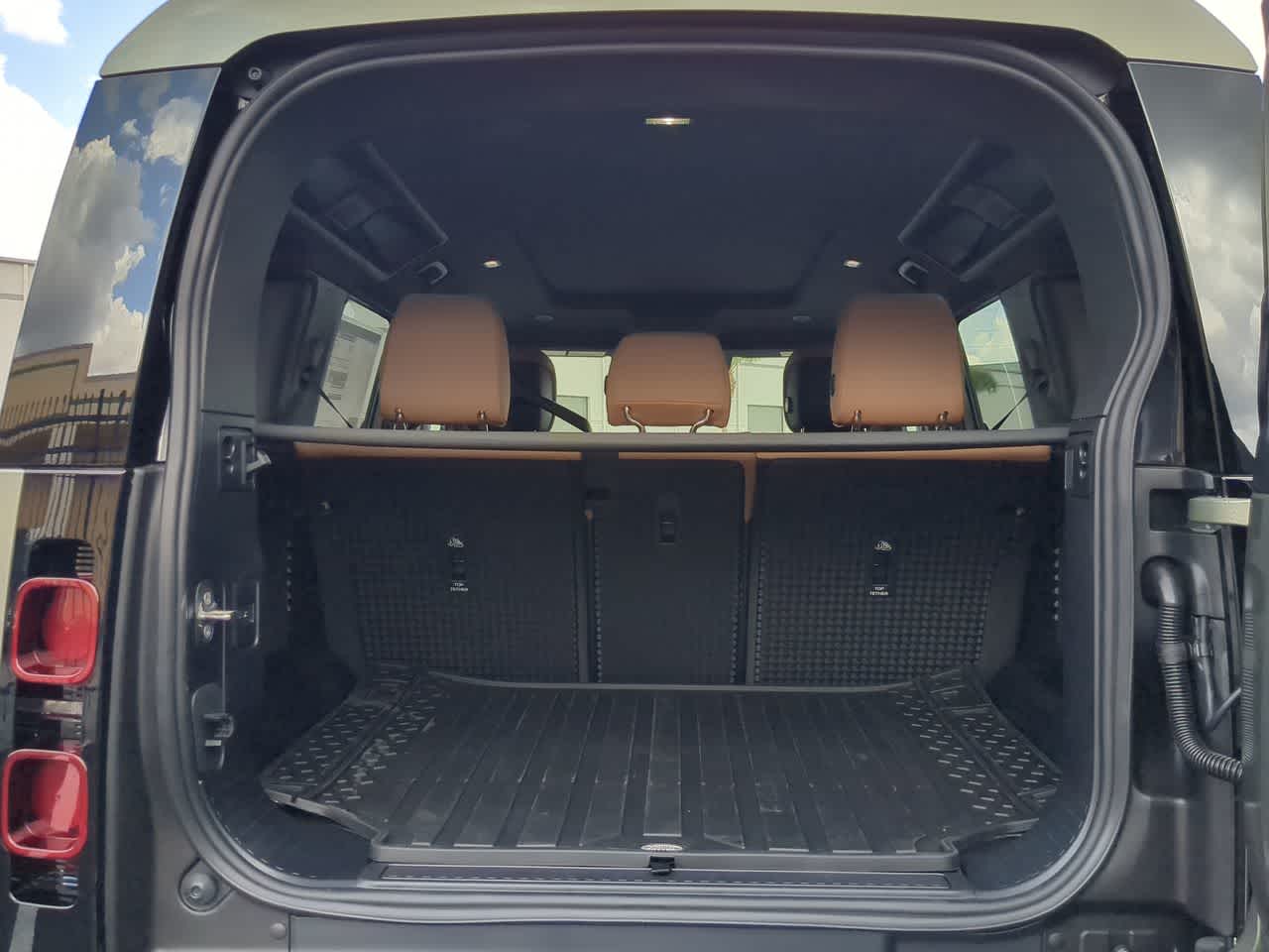 Thumbnail: 2025 Land Rover Defender - 37