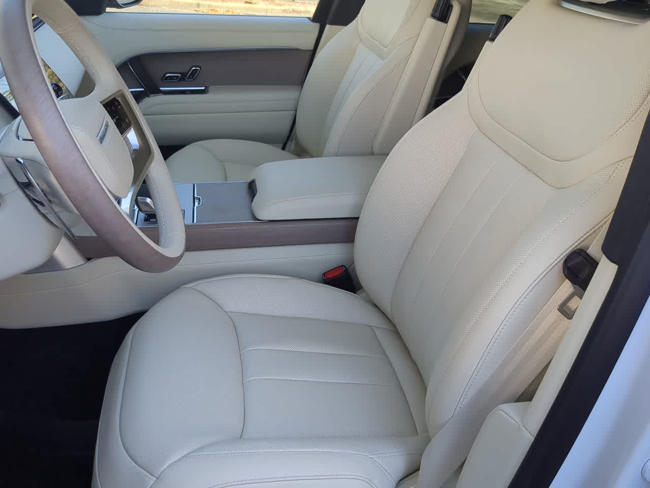 Thumbnail: 2025 Land Rover Range Rover - 17