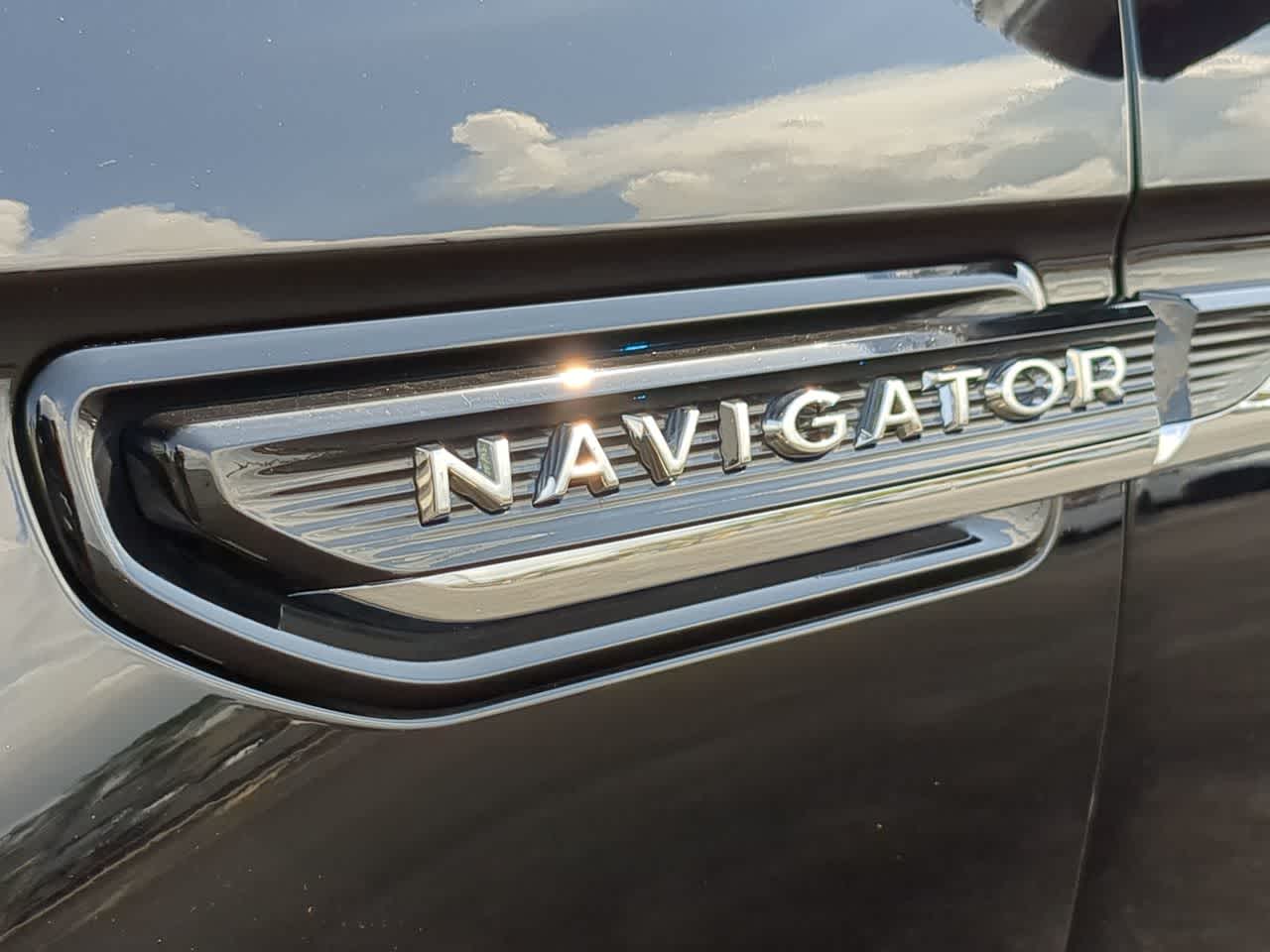 Thumbnail: 2024 Lincoln Navigator L - 12