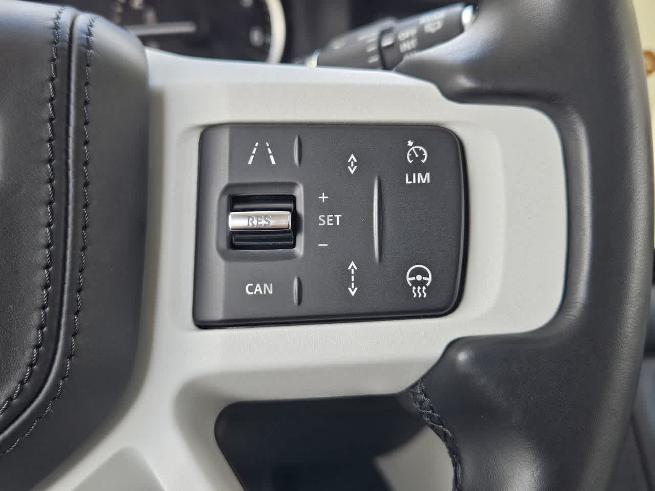 Thumbnail: 2023 Land Rover Defender - 27