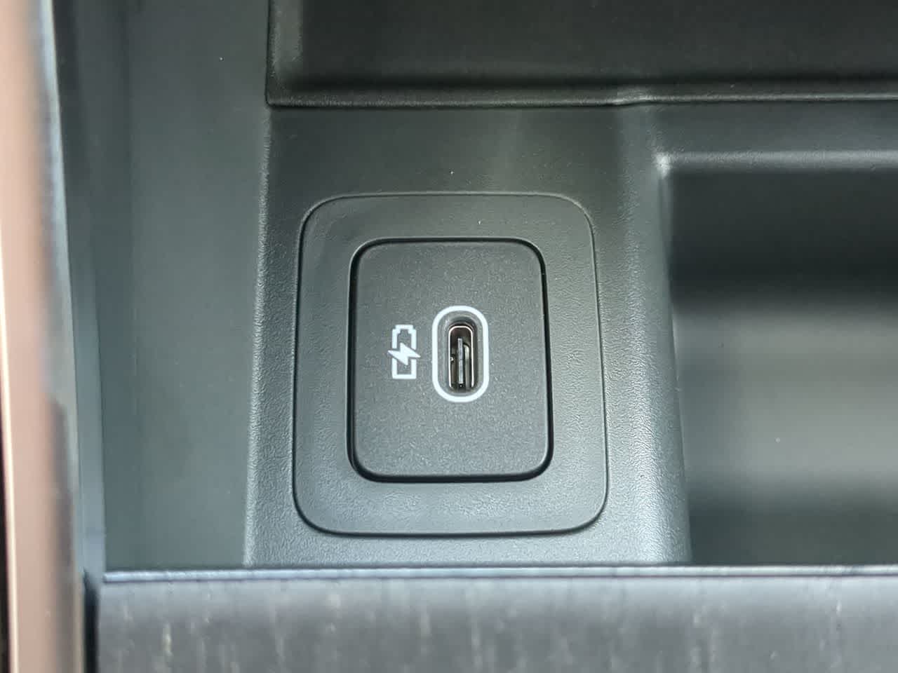 Thumbnail: 2026 Land Rover Range Rover Velar - 33