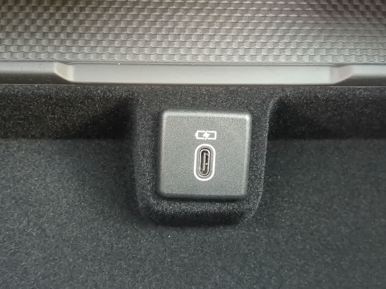 Thumbnail: 2026 Land Rover Range Rover - 34