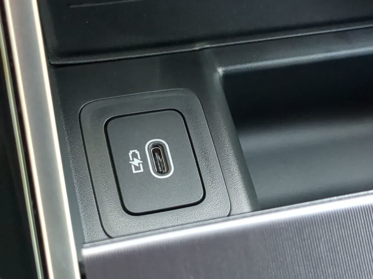 Thumbnail: 2026 Land Rover Range Rover Velar - 34