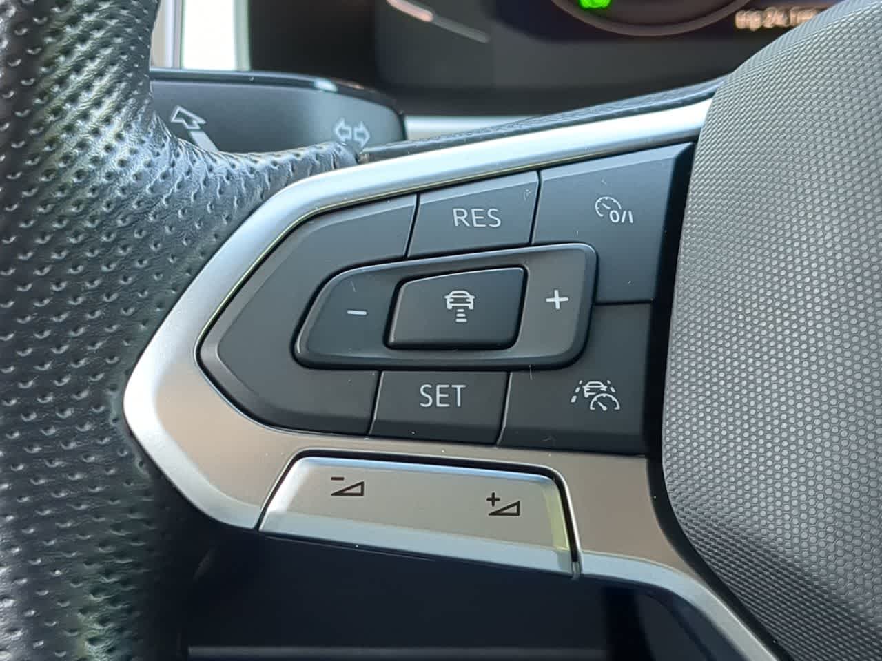 Thumbnail: 2023 Volkswagen Atlas - 25