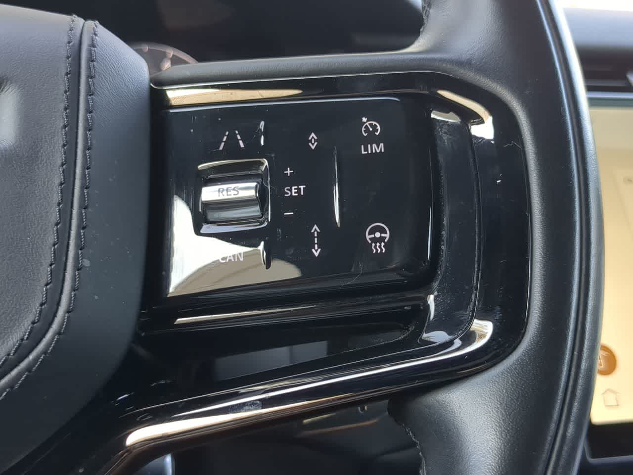 Thumbnail: 2025 Land Rover Range Rover Velar - 24