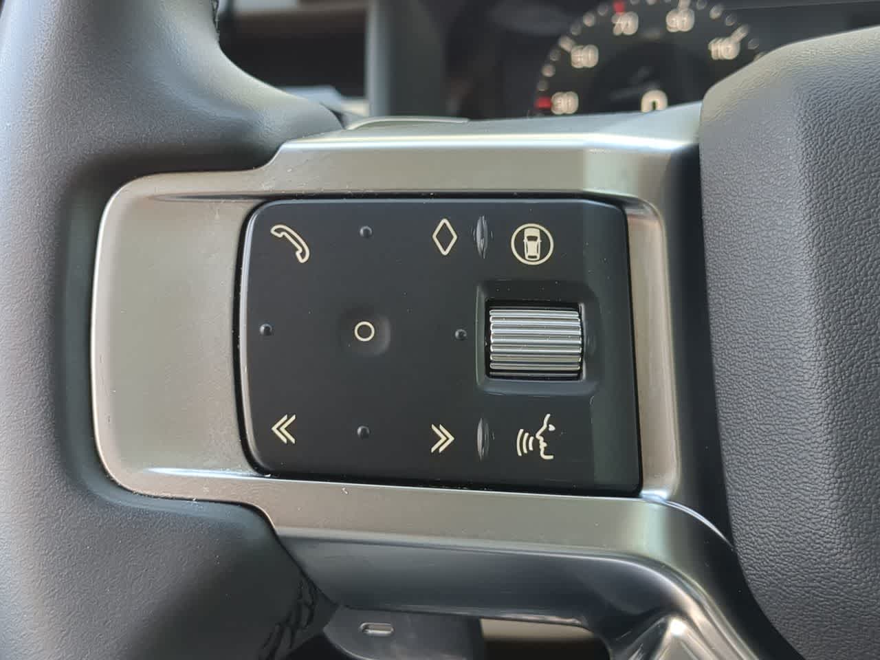 Thumbnail: 2025 Land Rover Discovery - 24