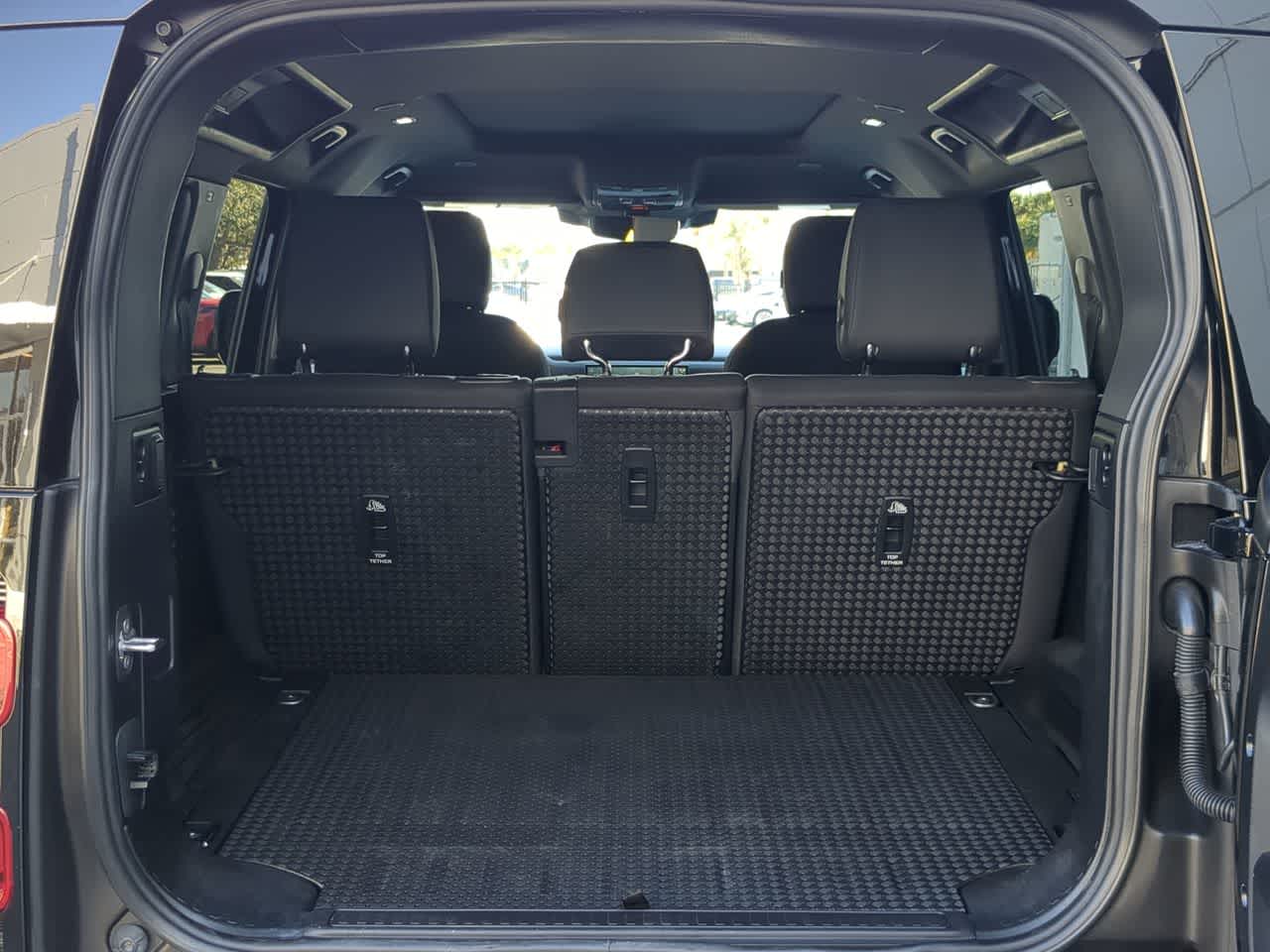 Thumbnail: 2025 Land Rover Defender - 36