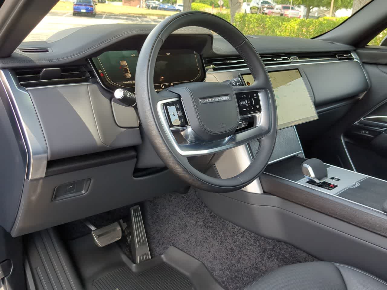 2025 Land Rover Range Rover SE 10