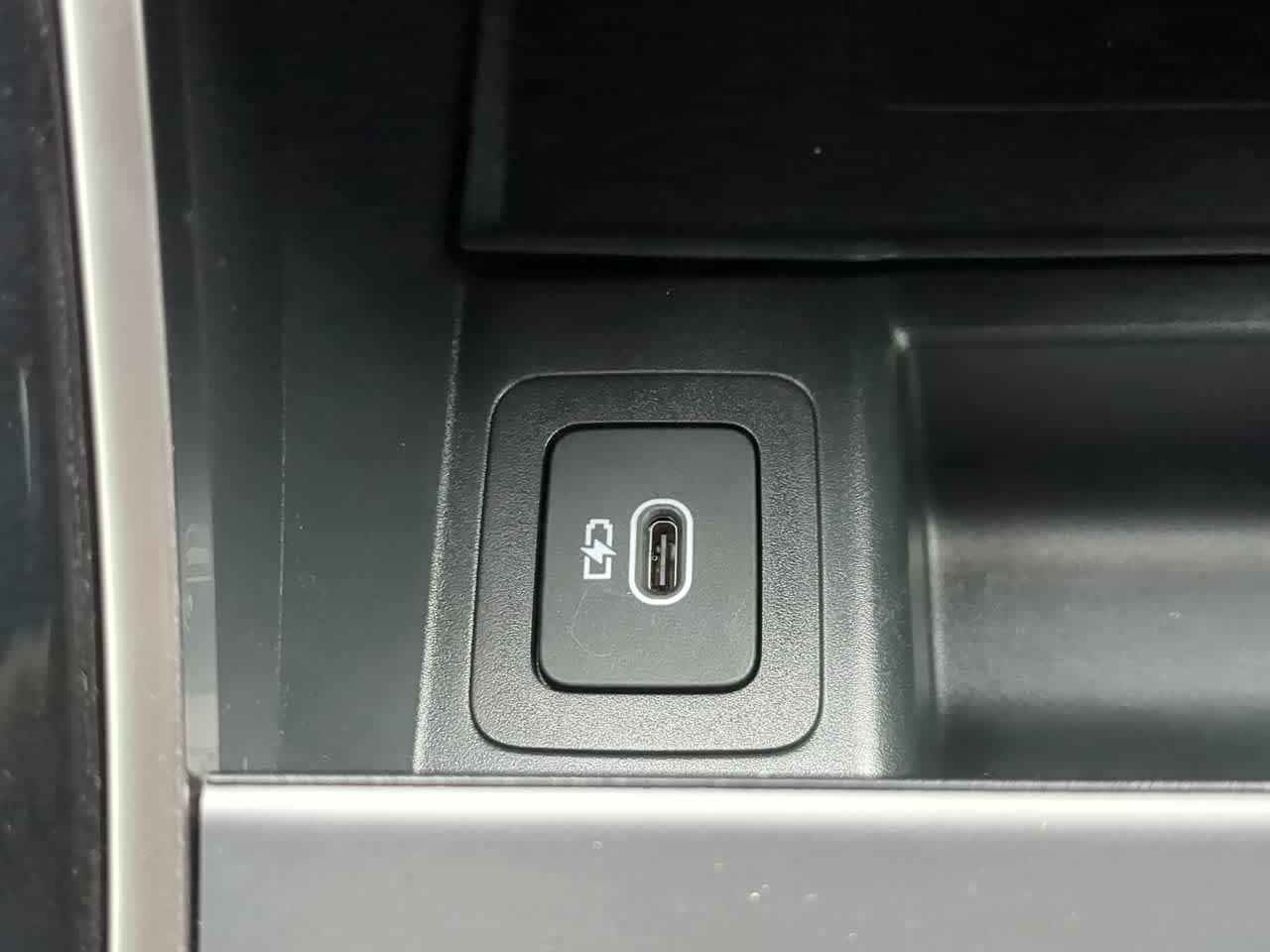 Thumbnail: 2024 Land Rover Range Rover Velar - 33