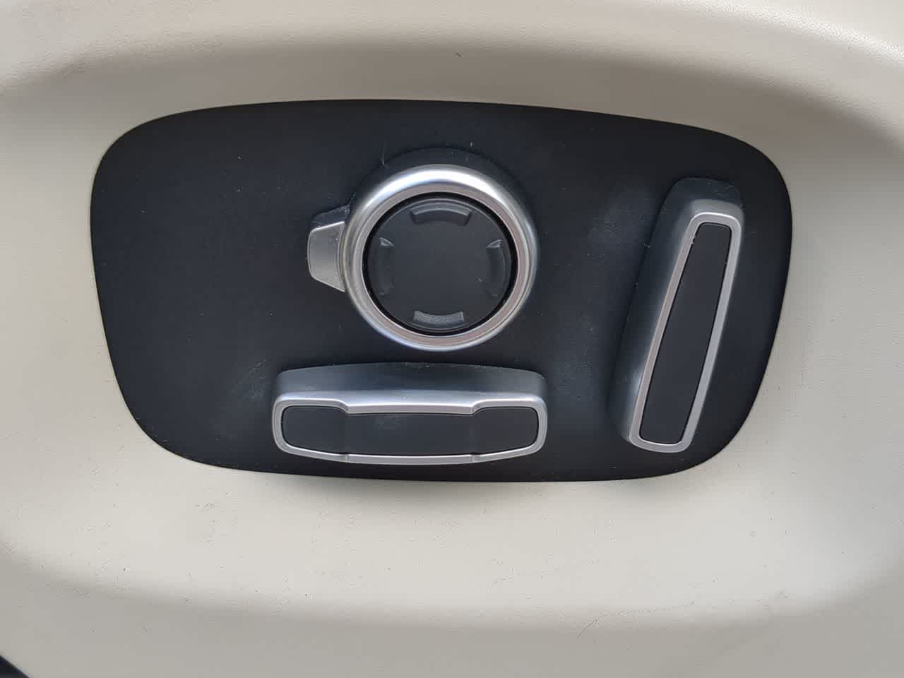 Thumbnail: 2017 Land Rover Range Rover - 16