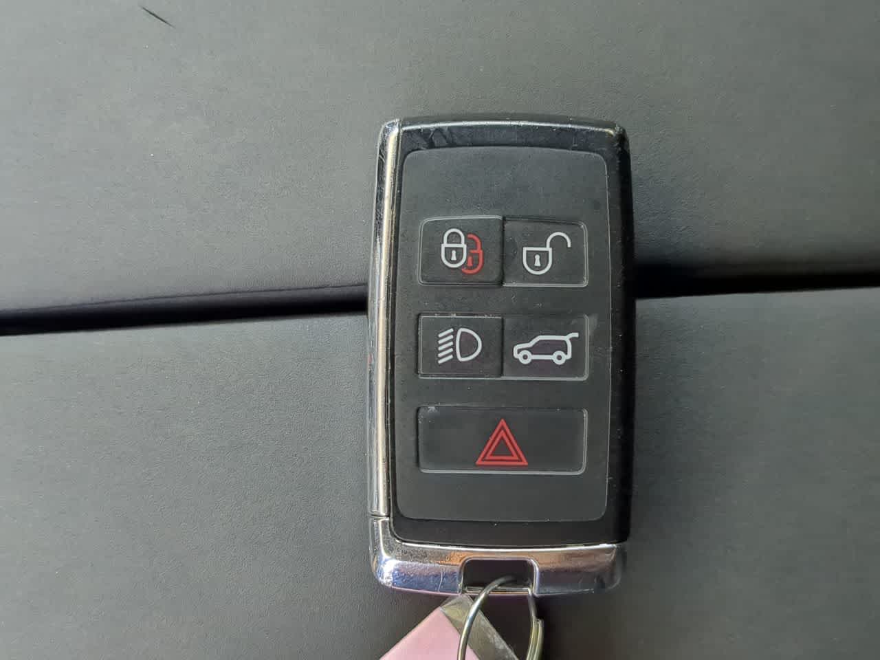 Thumbnail: 2025 Land Rover Range Rover Velar - 38