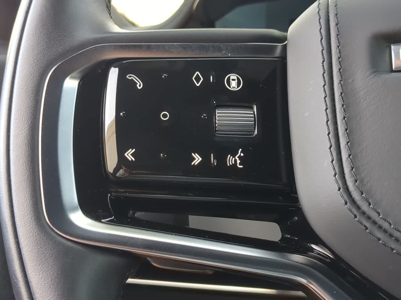 Thumbnail: 2025 Land Rover Range Rover Sport - 24