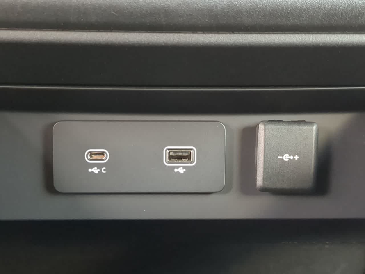 Thumbnail: 2024 Land Rover Defender - 34