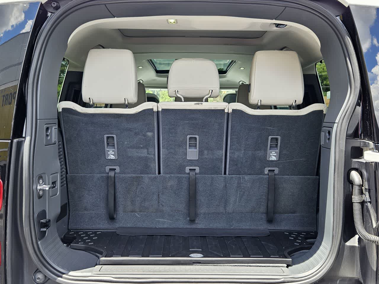 Thumbnail: 2023 Land Rover Defender - 37