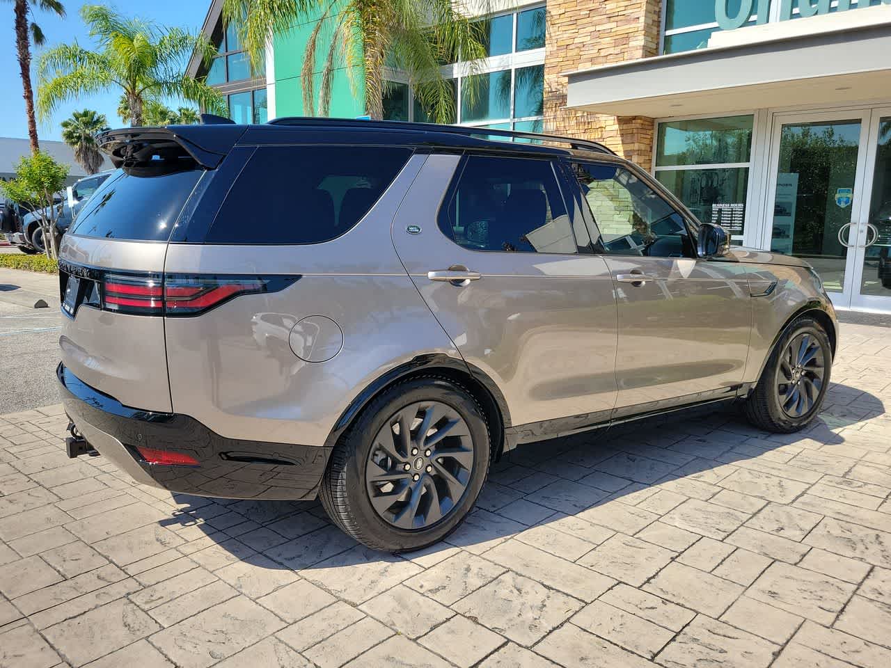 2023 Land Rover Discovery R-Dynamic S 5